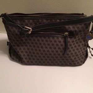 Dooney & Bourke Signiture Bag